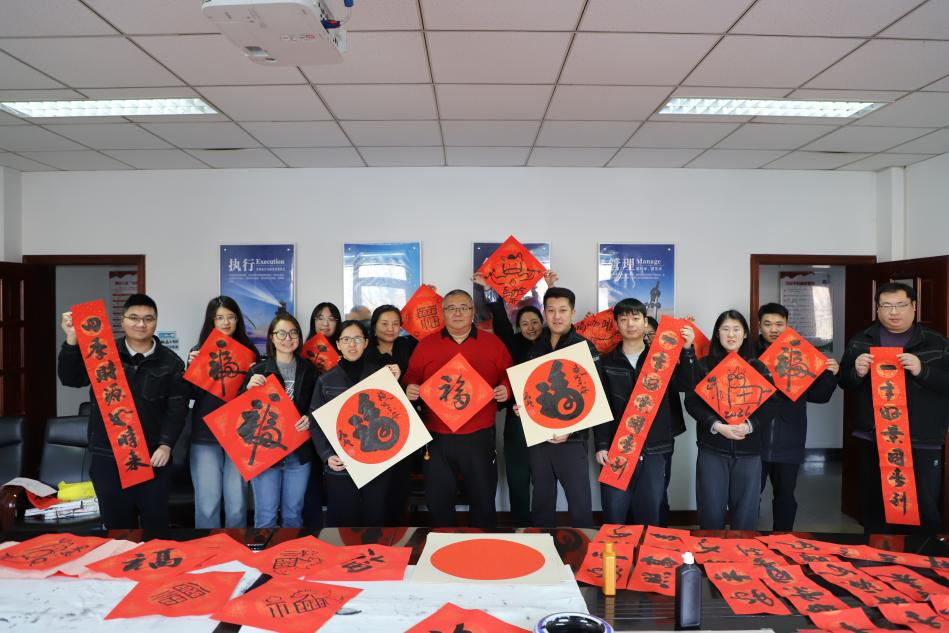 笔墨传情暖人心 万福迎春启新程——济南城投集团开展“送万福、进万家”文化艺术主题活动